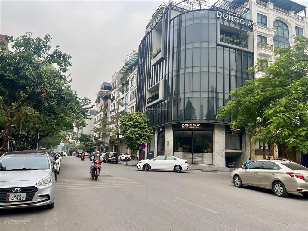 Bán nhà mặt phố p. trung hòa, cầu giấy, 180m², mặt tiền 18 mét, lô góc