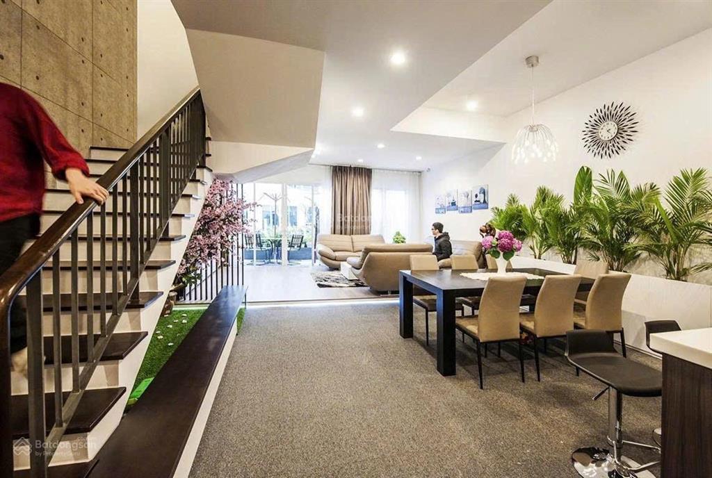 Gia đình cần bán bán biệt thự parkcity hà nội, 120m2, mặt tiền 6m, giá hợp lý