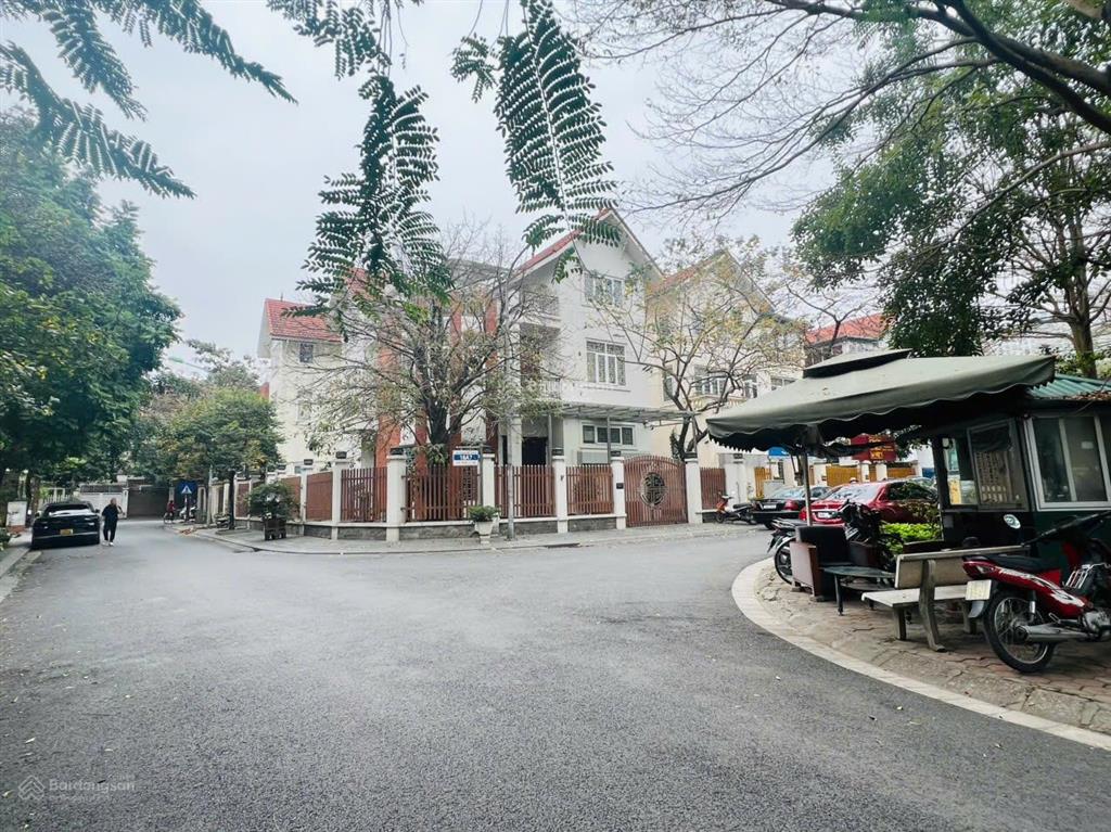 Cần bán biệt thự 256m2 nguyễn văn lộc tại làng việt kiều châu âu, mỗ lao, hà đông