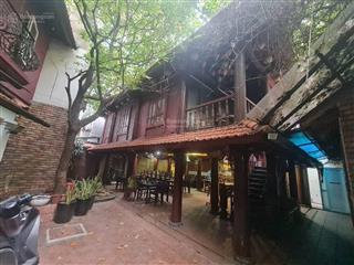 Bán nhà biệt thự gỗ 400m2, sân vườn 2 tầng tại trung tâm quận đống đa, phố xã đàn