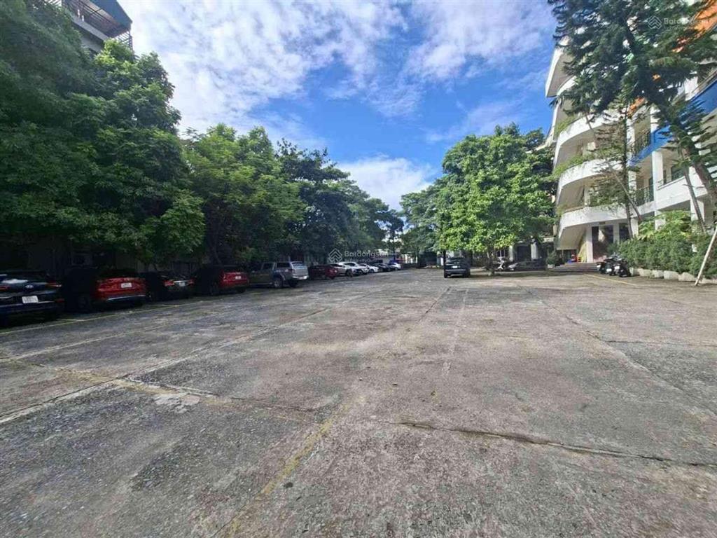 Bán trung tâm đào tạo, trường trung cấp, thpt tại long biên dt 5000m2, 600 sinh viên.