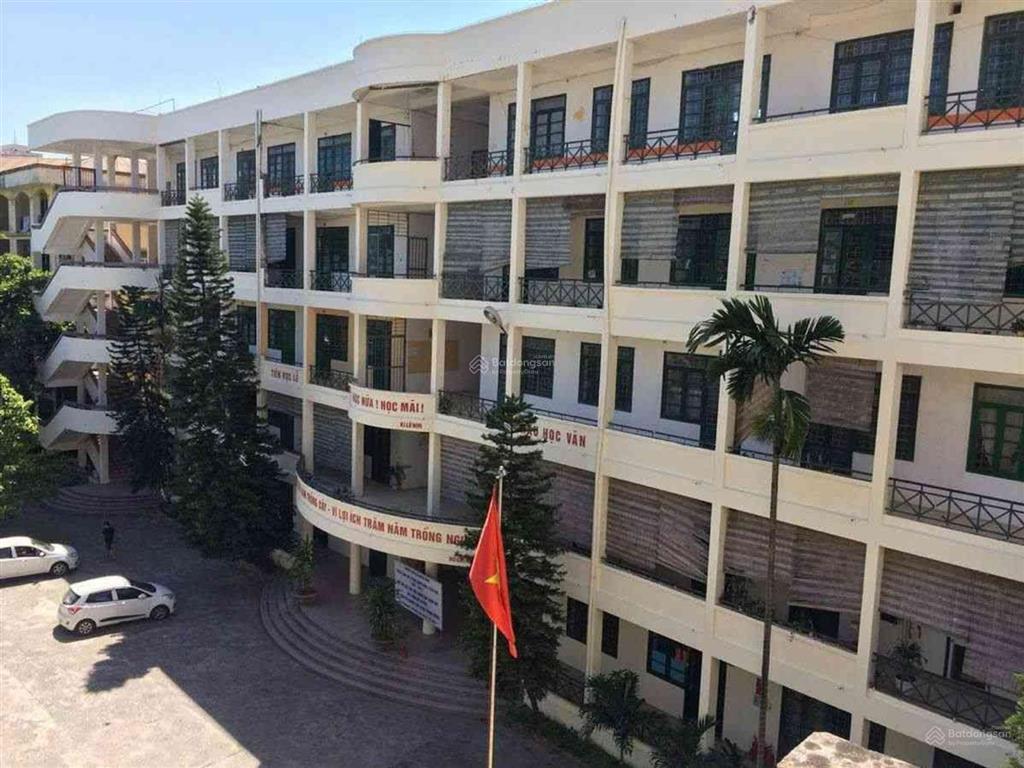 Bán trung tâm đào tạo, trường trung cấp, thpt tại long biên dt 5000m2, 600 sinh viên.