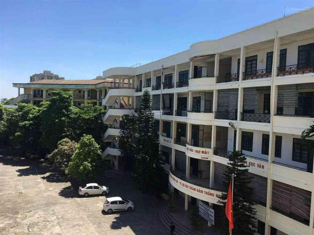 Bán trung tâm đào tạo, trường trung cấp, thpt tại long biên dt 5000m2, 600 sinh viên.