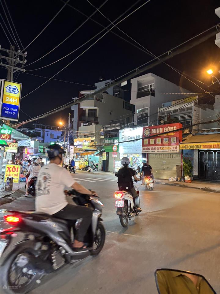 Bán nhà căn góc 2mt phan văn trị p11 bt