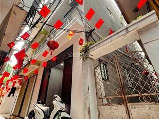 Nhà đẹp dân xây  gần phố  lô góc  30m ra ô tô tránh