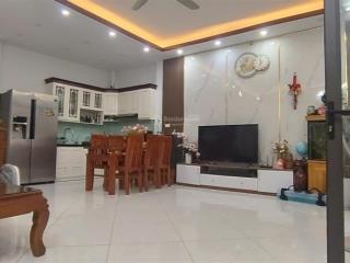 Bán nhà 50m2 quỳnh đô, 4 tầng, ô tô đỗ cửa, giá 6.5 tỷ