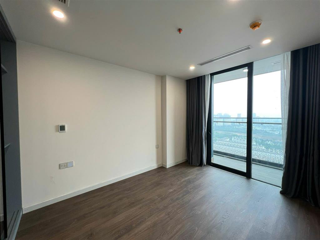 CHO THUÊ CH GÓC 3PN SUNSHINE GOLDEN RIVER  VIEW CÔNG VIÊN 66HA  30 TRIỆU/THÁNG