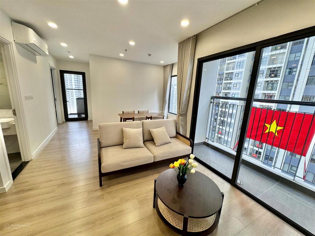 Chính chủ bán gấp trong tuần ch 2pn +1, dt 63.8m2, giá 5.5 tỉ the imperia smart city.  0824 554 ***