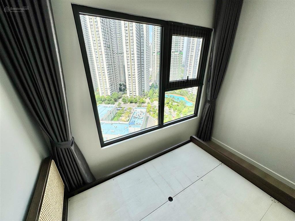 Chính chủ bán gấp trong tuần ch 2pn +1, dt 63.8m2, giá 5.5 tỉ the imperia smart city.  0824 554 ***