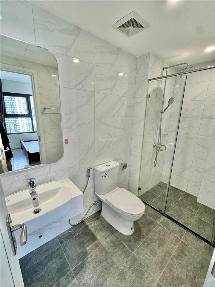 Chính chủ bán gấp trong tuần ch 2pn +1, dt 63.8m2, giá 5.5 tỉ the imperia smart city.  0824 554 ***