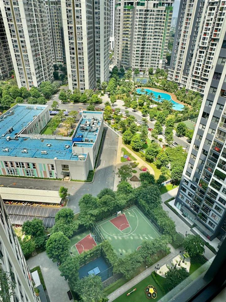 Chính chủ bán gấp trong tuần ch 2pn +1, dt 63.8m2, giá 5.5 tỉ the imperia smart city.  0824 554 ***