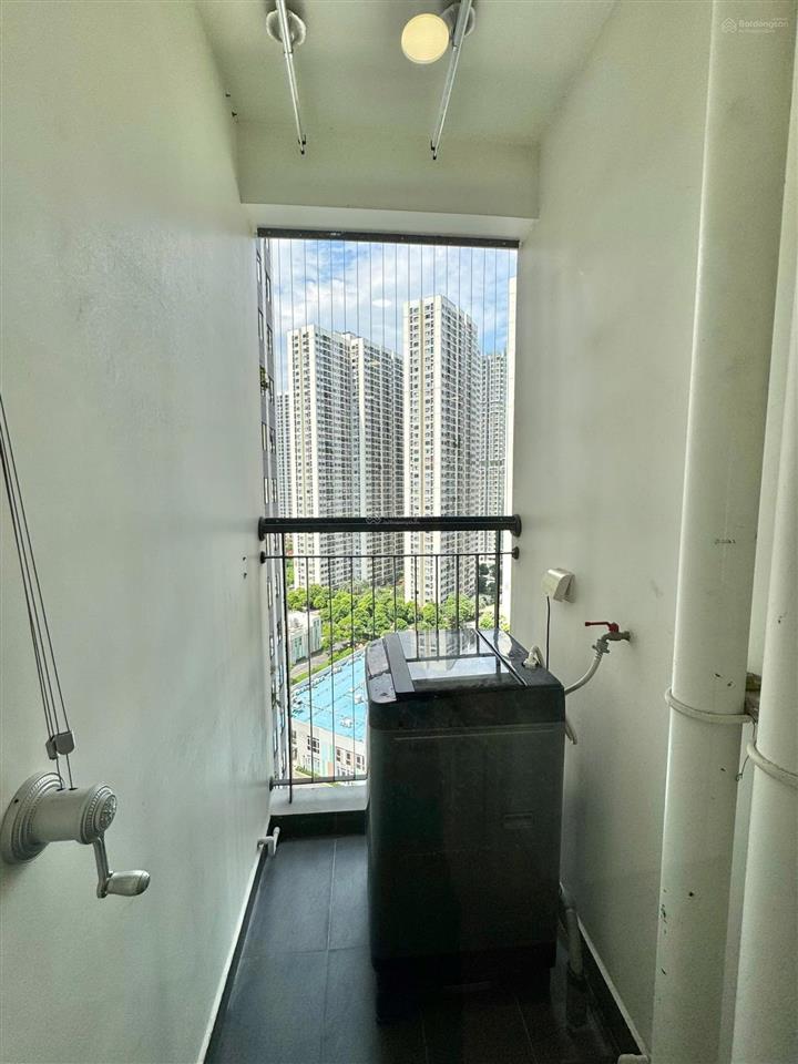 Chính chủ bán gấp trong tuần ch 2pn +1, dt 63.8m2, giá 5.5 tỉ the imperia smart city.  0824 554 ***