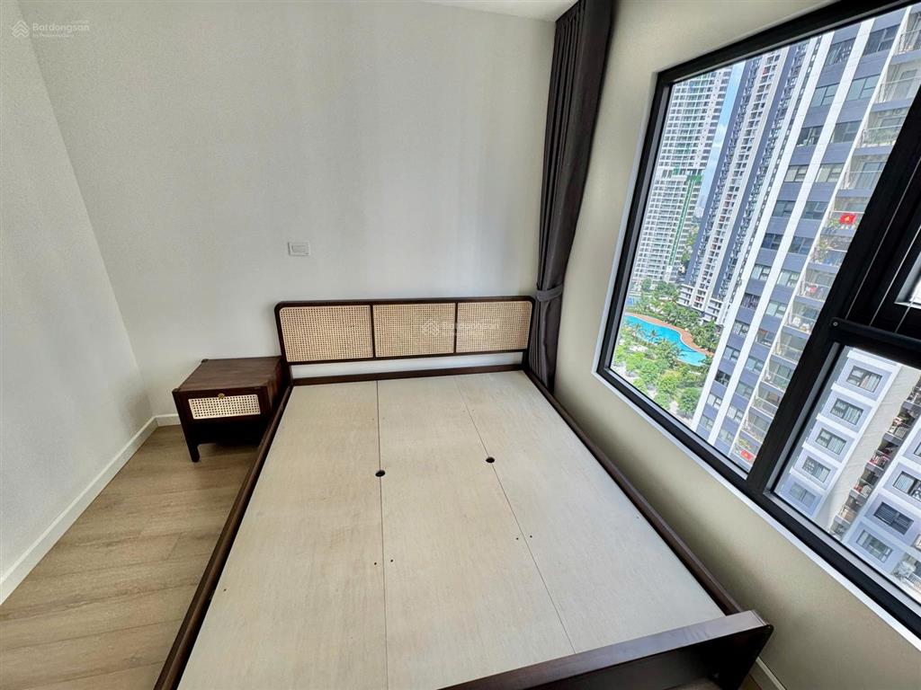 Chính chủ bán gấp trong tuần ch 2pn +1, dt 63.8m2, giá 5.5 tỉ the imperia smart city.  0824 554 ***