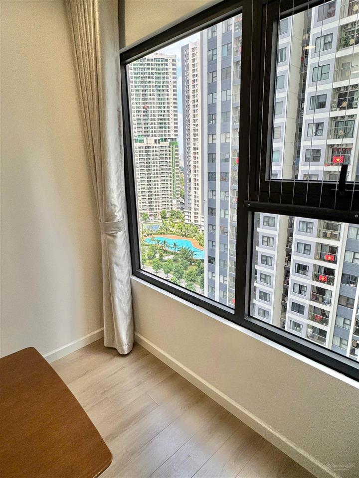 Chính chủ bán gấp trong tuần ch 2pn +1, dt 63.8m2, giá 5.5 tỉ the imperia smart city.  0824 554 ***