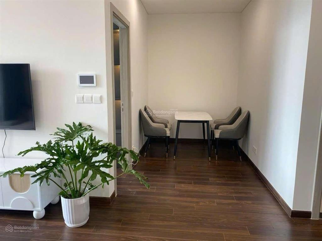 Chính chủ cần bán gấp ch 1pn + 1 tại vinhomes smart city, dt 43m2 giá 4 tỷ.  0824 554 ***