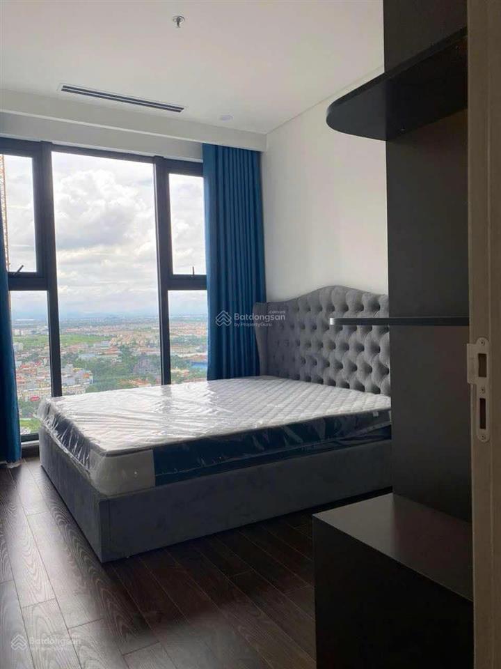 Chính chủ cần bán gấp ch 1pn + 1 tại vinhomes smart city, dt 43m2 giá 4 tỷ.  0824 554 ***