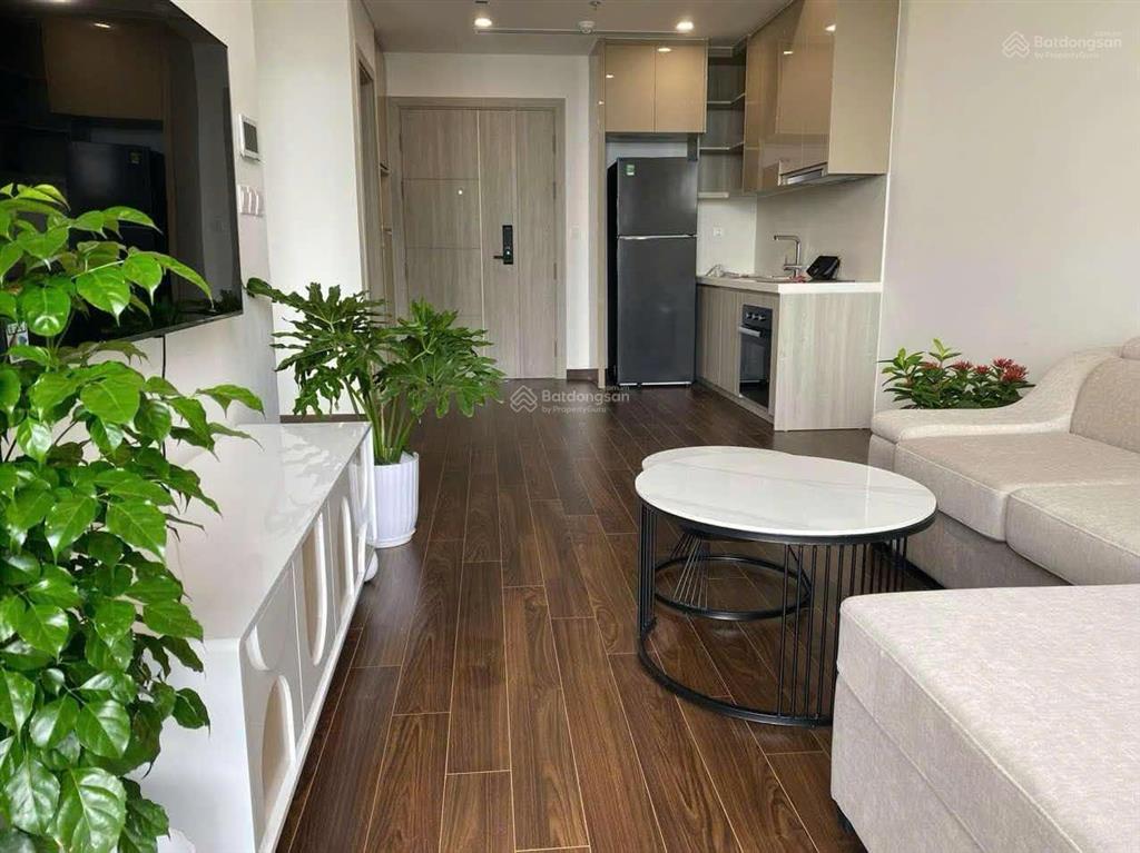 Chính chủ cần bán gấp ch 1pn + 1 tại vinhomes smart city, dt 43m2 giá 4 tỷ.  0824 554 ***