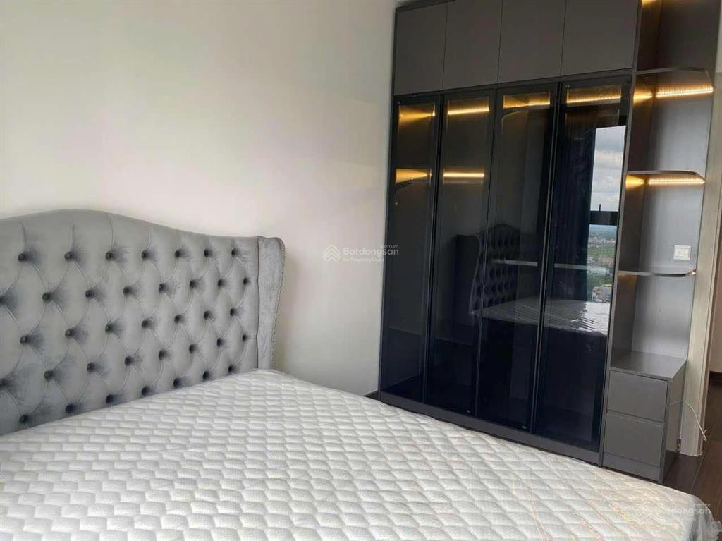 Chính chủ cần bán gấp ch 1pn + 1 tại vinhomes smart city, dt 43m2 giá 4 tỷ.  0824 554 ***