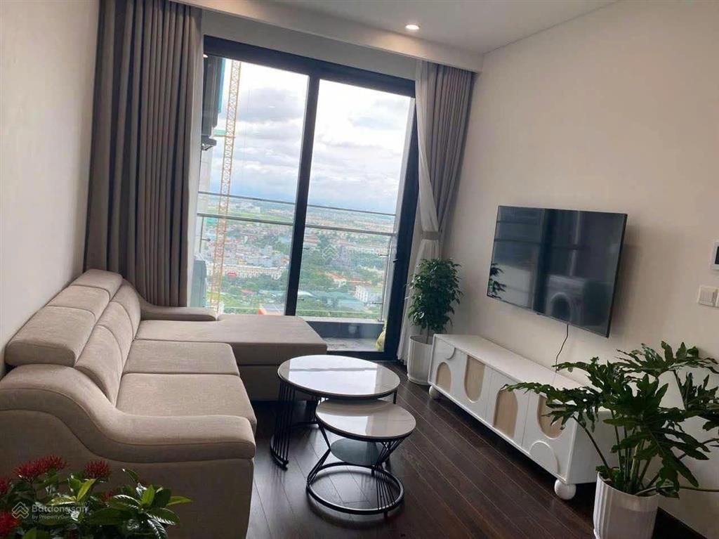 Chính chủ cần bán gấp ch 1pn + 1 tại vinhomes smart city, dt 43m2 giá 4 tỷ.  0824 554 ***
