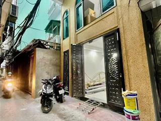 Hàng chất, vị trí đẹp tại đống đa. 10m ra ô tô tránh, ngõ thông, 15 phòng cho thuê.