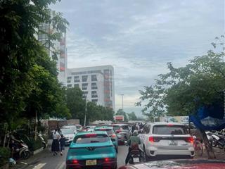 Tôi cần bán 65m2 đất trục chính phố tu hoàng đường 17,5m vị trí đắc địa mặt ngã tư trường quốc tế