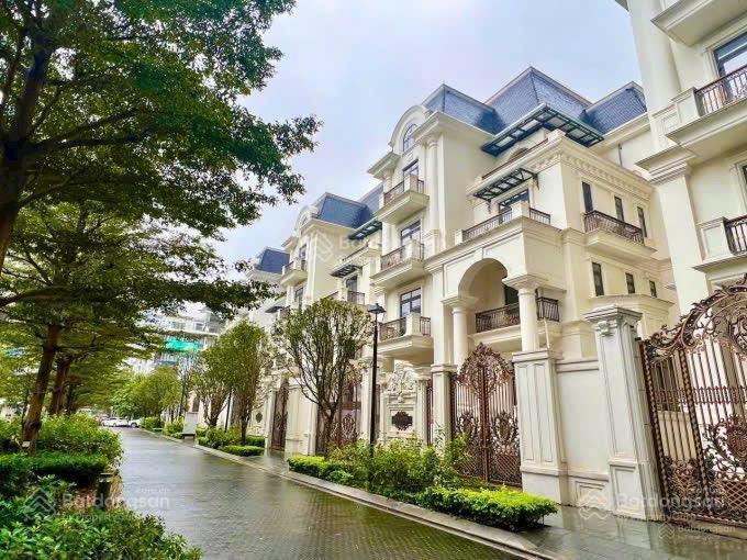 Vợ chồng em cần bán cc roman plaza, 9 tỷ vnd, 105m2, 3pn, 3wc, đầy đủ nội thất, hướng đông