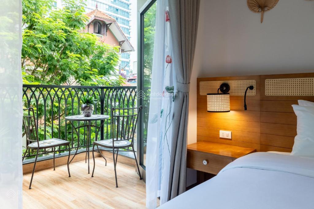 Dòng tiền 1,8 tỷ/ 1 năm  9 tầng thang máy mặt phố phạm hồng thái  cửa bắc