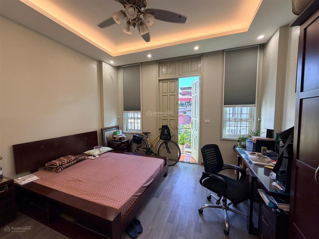 Mặt phố hoàng cầu  48m  9 tầng thang máy