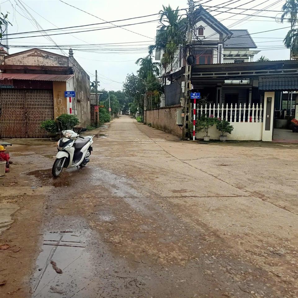 Cần chuyển nhượng gấp mảnh đất ngay trung tâm hòa lạc 100m2 giá 2,3 tỷ