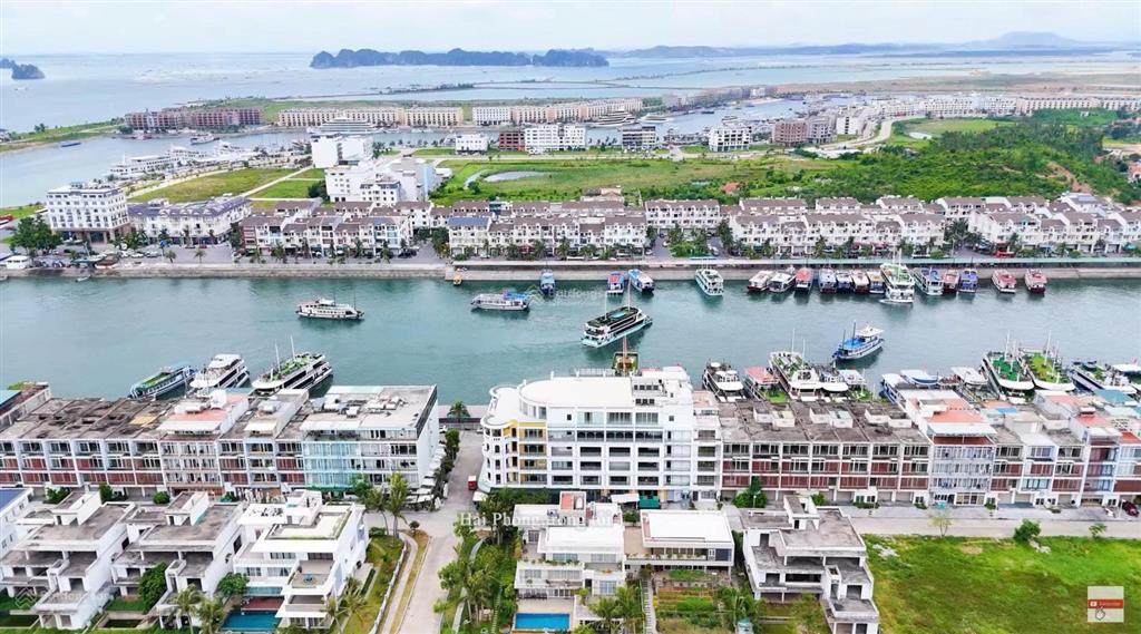 Bán l74 dt 108m2, tuần châu marina hạ long 5.5 tầng, mặt tiền 6m gần hạ long xanh.  0969 162 ***