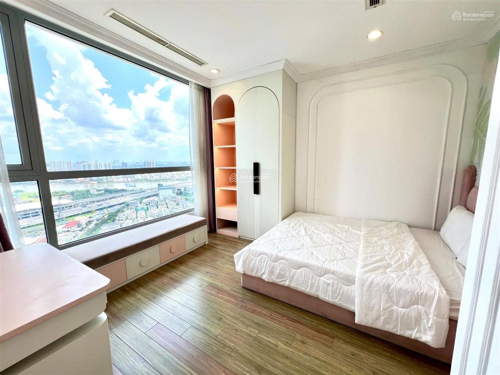 Cho thuê gấp chcc oriental plaza, tân phú. dt 82m2, 2pn, 2wc. giá 10tr  0932 874 ***  hoà