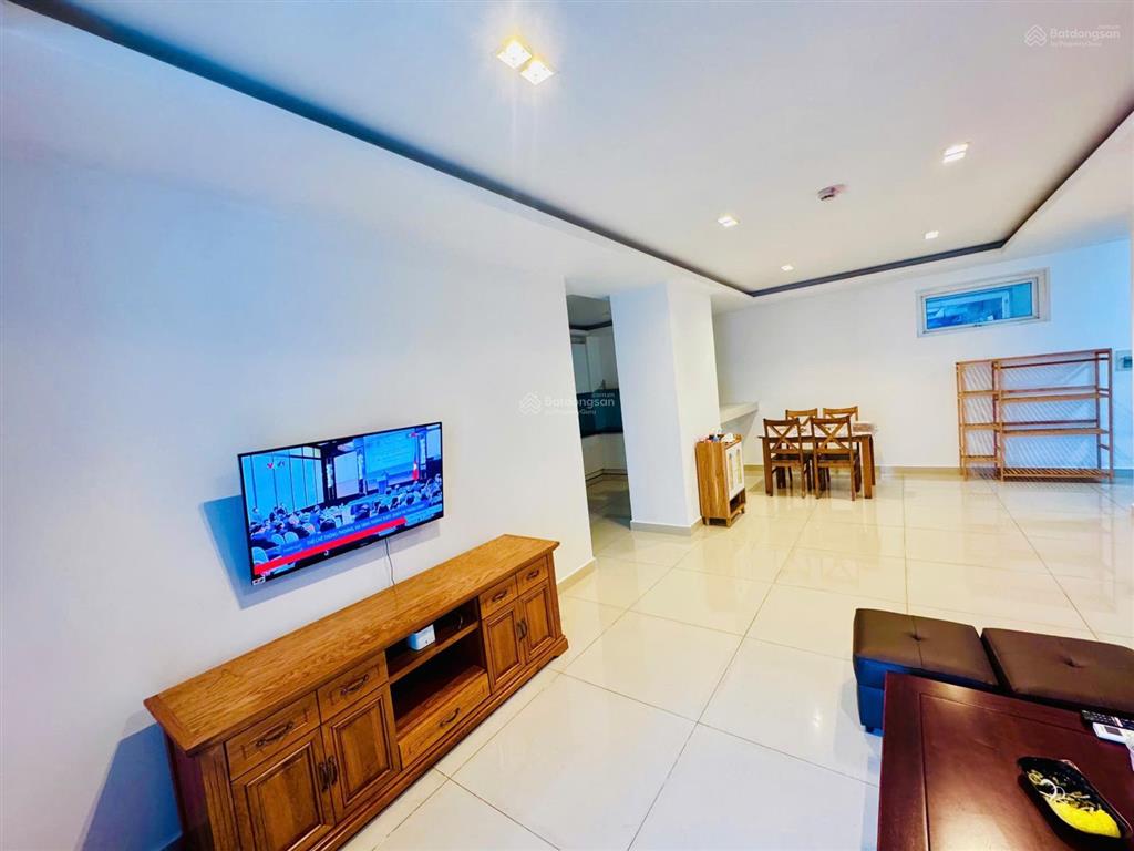 Cho thuê ch 3pn + 3wc tại sky center, phổ quang, p2, q. tân bình, 20 triệu, 130m2, giá ưu đãi
