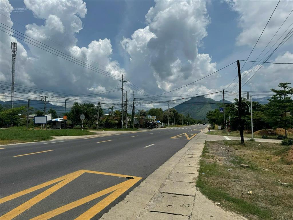 Bán 1,4 ha đất mt sát ubnd x. ninh tây  có 3000m2 thổ cư  thu về 300 tỷ từ 50 căn villa.