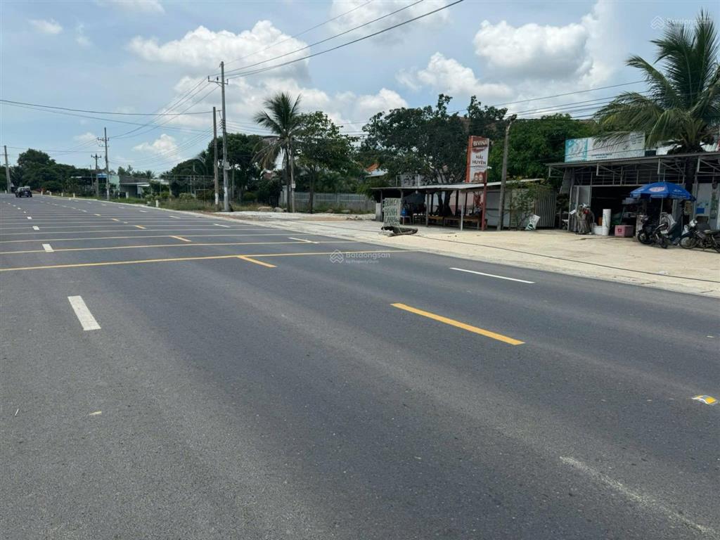 Bán 1,4 ha đất mt sát ubnd x. ninh tây  có 3000m2 thổ cư  thu về 300 tỷ từ 50 căn villa.