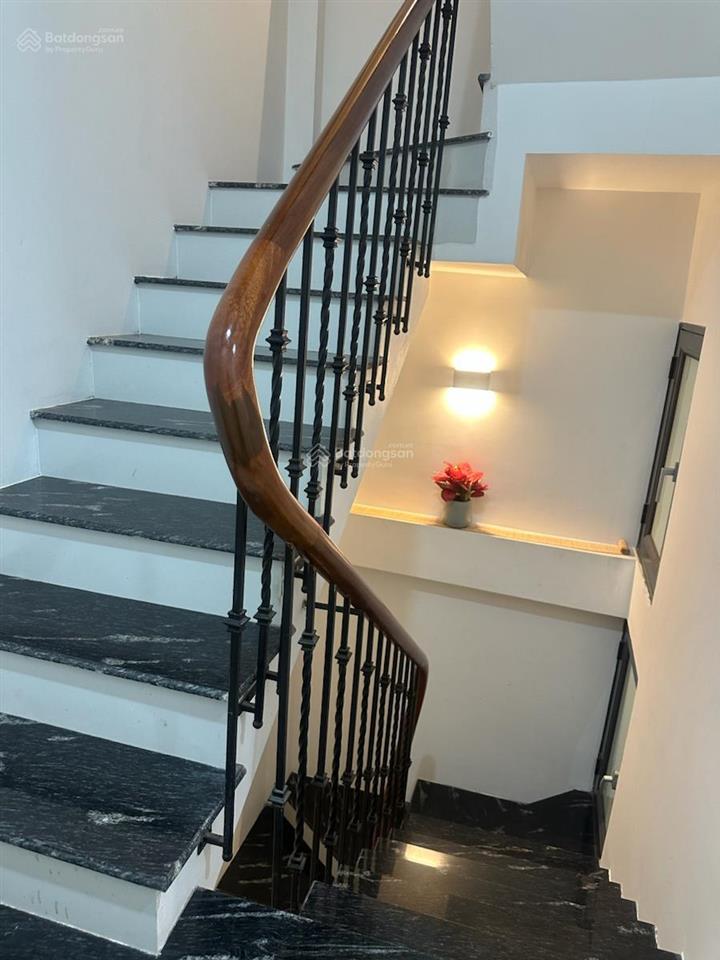 Siêu hiếm bán nhà mặt phố đội cấn  ba đình 80m x 5 tầng thang máy x 6m mặt tiền x 23 tỷ,ô tô tránh