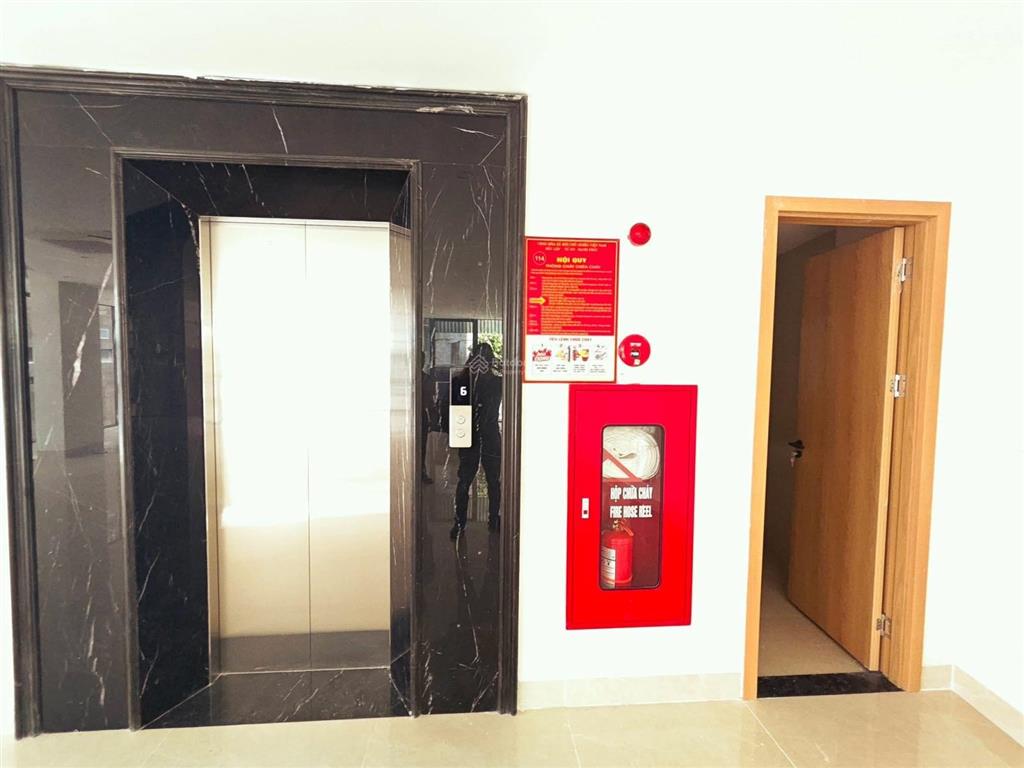 Bán toà nhà văn phòng lê văn lương  thanh xuân  120m2 + 9 tầng 1 hầm + 12m mặt tiền. giá 75 tỉ