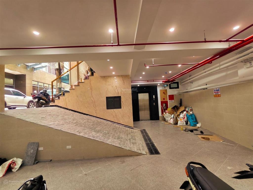 Bán toà nhà văn phòng lê văn lương  thanh xuân  120m2 + 9 tầng 1 hầm + 12m mặt tiền. giá 75 tỉ