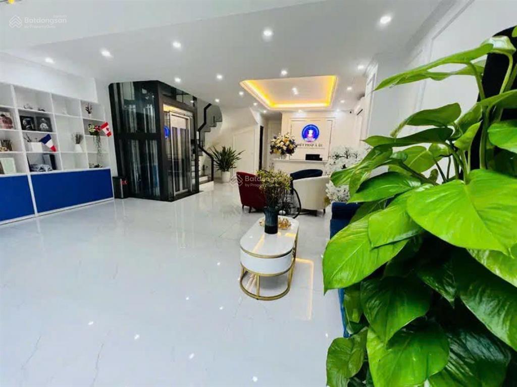 Bán nhà phân lô lê văn lương vỉa hè ô tô tránh 120m2 x 5 tầng thang máy x 10m mặt tiền x 45 tỷ.