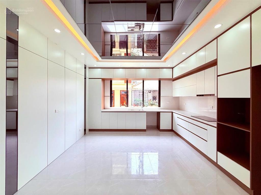 Bán nhà khu đô thị mới định công  80m2 x 5 tầng thang máy x 5m mặt tiền x 32 tỷ phân lô ô tô tránh