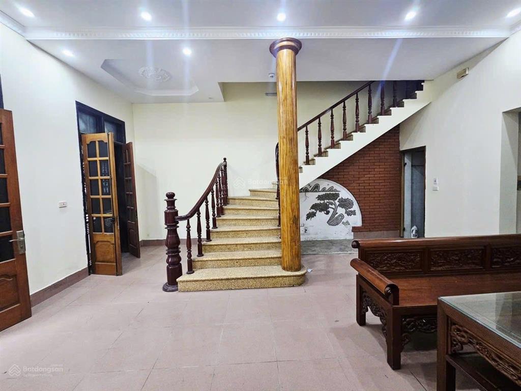 Bán nhà phân lô hoàng quốc việt  cầu giấy  60m2 x 4 tầng x 6m mặt tiền x 20 tỷ. ô tô dừng đỗ.