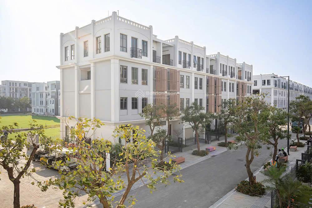 Hiếm  bán liền kề the manor center park nguyễn xiển  85m2 x 5 tầng x 5m mặt tiền x 32 tỷ. k.doanh