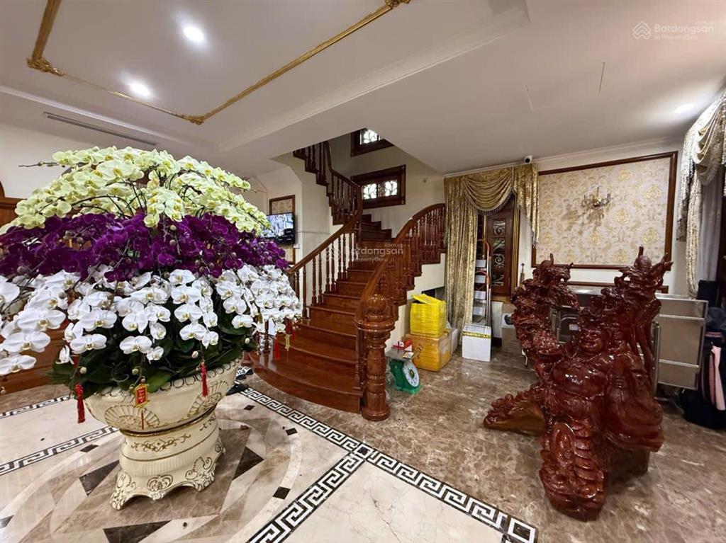Bán nhà biệt thự linh đàm  300m² x 4 tầng x 30m mặt tiền lô góc x 100 tỷ. khu vip linh đàm.