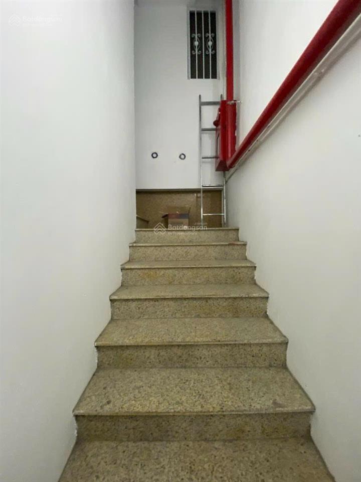 Chính chủ bán căn chung cư mini tại trung kính  105m2 x 8 tầng x 5m mặt tiền x 33 tỷ.không q.hoach