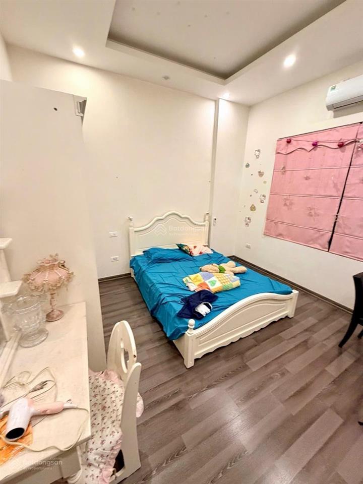 Giảm 2 tỷ. bán nhà trung kính, phân lô vỉa hè ô tô tránh, 65m2 x 5 tầng x 4,5m mặt tiền x 28 tỷ