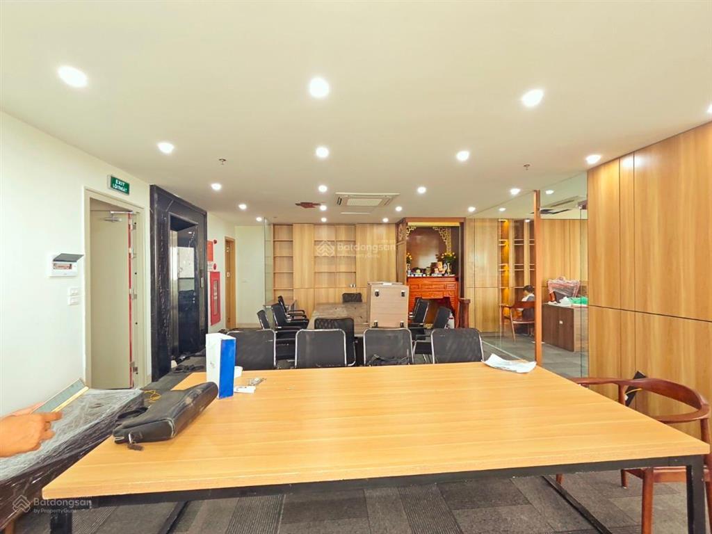 Bán tòa nhà văn phòng lê văn lương, 120m2 x 9 tầng có hầm x 12m mặt tiền x 70 tỷ. không quy hoạch.