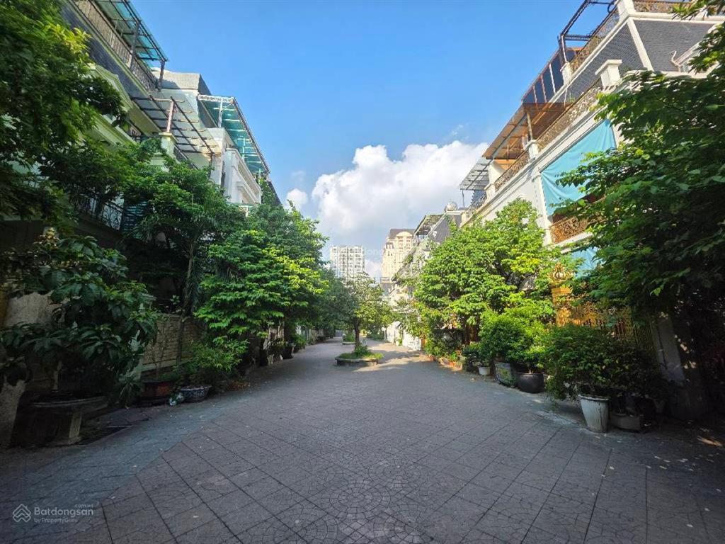 Bán biệt thự vip  khu đô thị sông đà  trần văn lai, 200m2 x 4 tầng x 10m mặt tiền. giá 77 tỷ