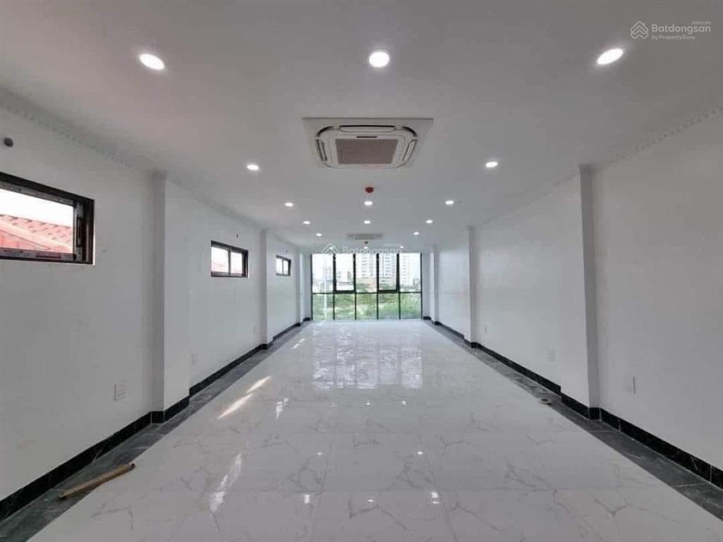 Siêu hiếm toà nhà văn phòng hoàng quốc việt 80m2 x 8 tầng x 5m mặt tiền x 50 tỷ. vỉa hè, ô tô tránh
