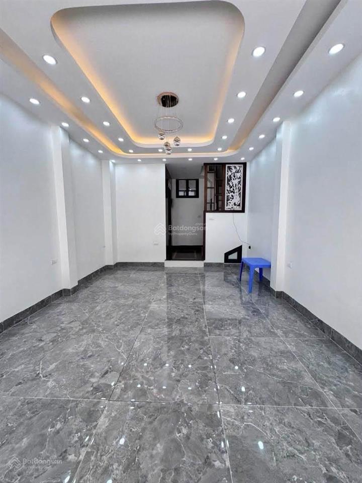 Bán nhà phân lô hoàng quốc việt  35m x 7 tầng thang máy x 4m mặt tiền x 15 tỷ. ô tô tránh