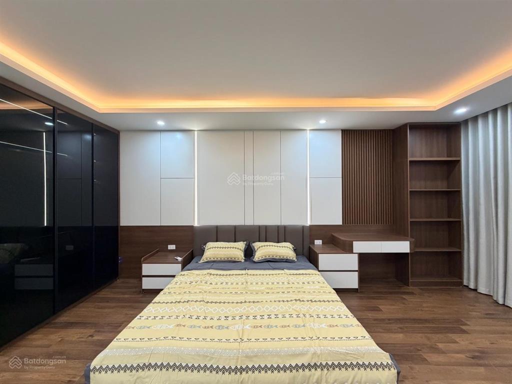Cắt lỗ 5 tỷ. bán nhà phân lô hoàng cầu  đống đa, 60m2 x 5 tầng x 5m mặt tiền x 22 tỷ. ô tô.
