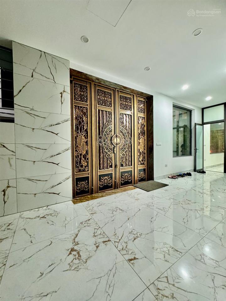 Nhà đẹp khu đô thị định công mới, 95m2 x 5 tầng thang máy x 15m mặt tiền. giá chào 39 tỷ. ko qh